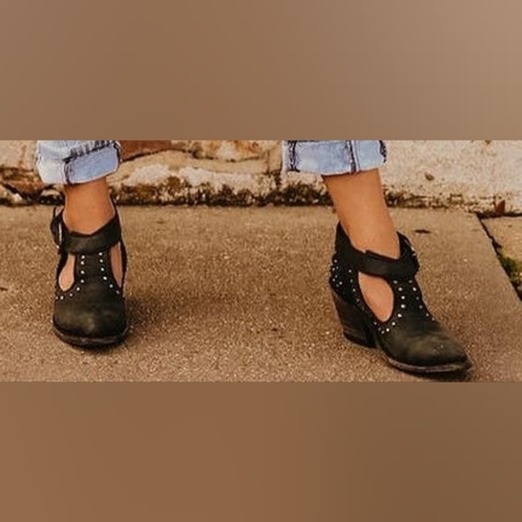 ‼️ISO Liberty black t-bone bootie - Picture 9 of 9